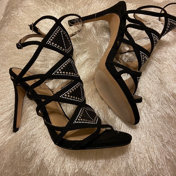 Black Velvet Aztec pattern by JustFab with silver studs Stiletto Heel Sz 6.5 NWT - Picture 4 of 12